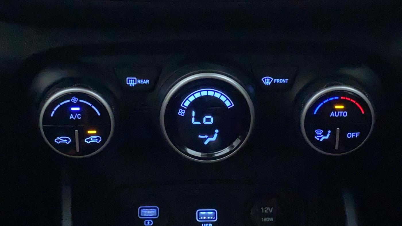 2020 Hyundai VENUE SX 1.0 TURBO, Petrol, Manual, 23,358 km, Automatic Climate Control