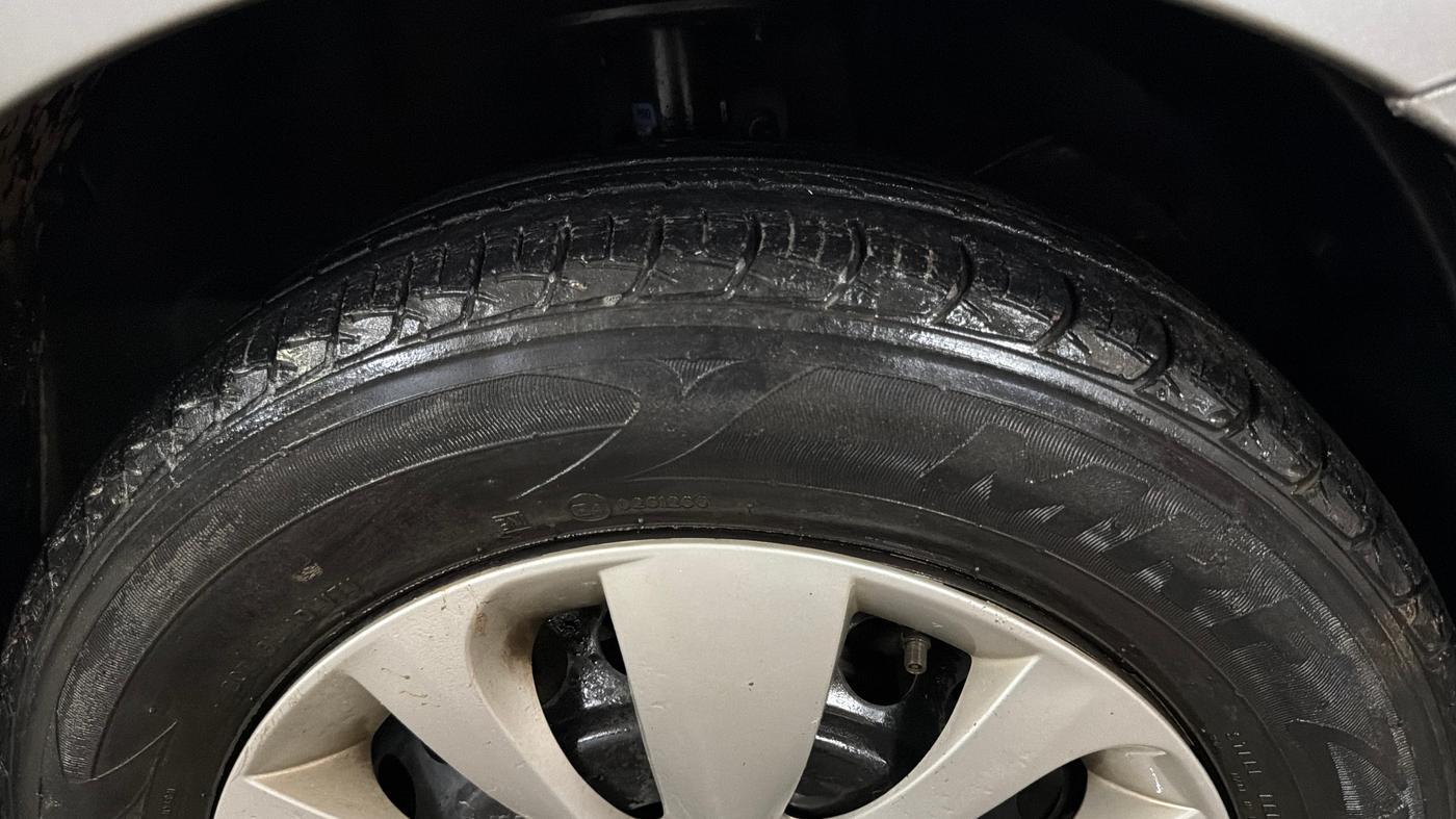 2017 Maruti Baleno DELTA PETROL 1.2, Petrol, Manual, 50,569 km, Right Front Tyre Tread