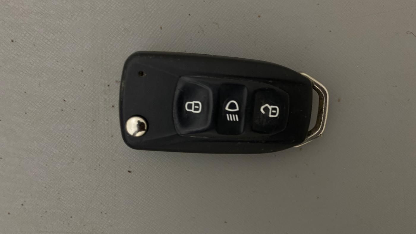 2018 Tata NEXON XM PETROL, Petrol, Manual, 71,164 km, Key Close Up