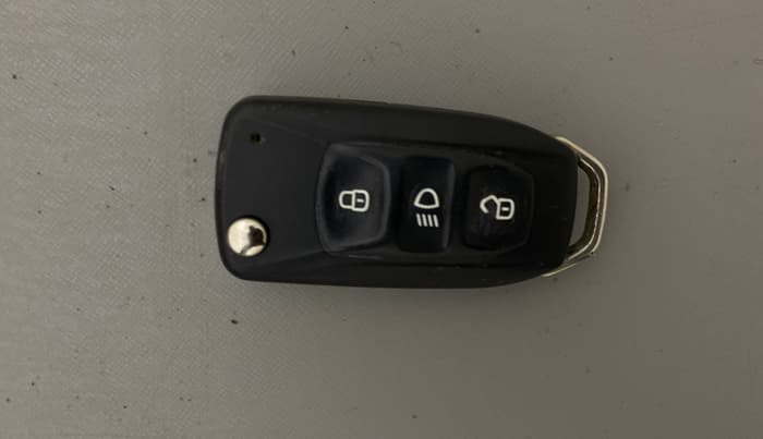 2018 Tata NEXON XM PETROL, Petrol, Manual, 71,164 km, Key Close Up