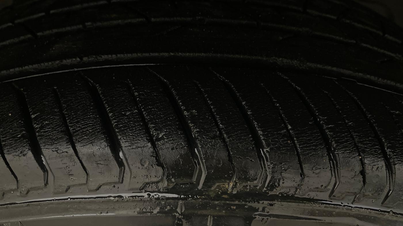 2018 Tata NEXON XM PETROL, Petrol, Manual, 71,164 km, Right Front Tyre Tread
