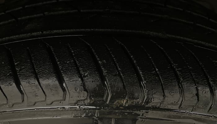2018 Tata NEXON XM PETROL, Petrol, Manual, 71,164 km, Right Front Tyre Tread