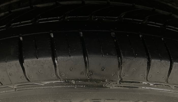 2018 Tata NEXON XM PETROL, Petrol, Manual, 71,164 km, Right Rear Tyre Tread