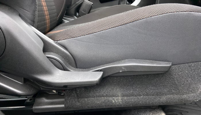 2023 Maruti BREZZA ZXI SMART HYBRID , Petrol, Manual, 6,604 km, Driver Side Adjustment Panel
