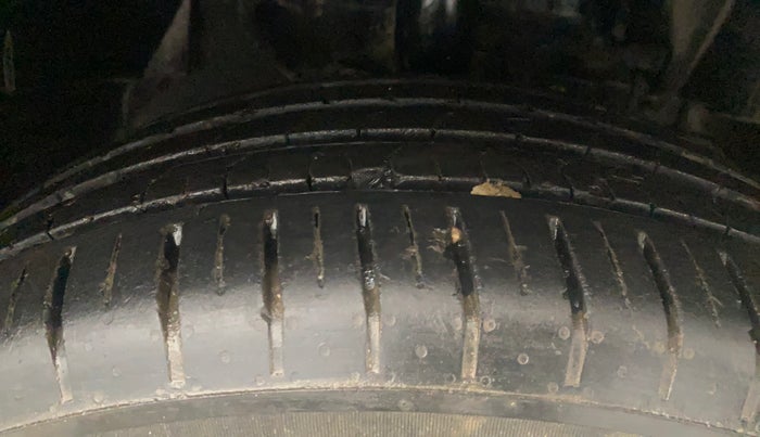 2020 Tata NEXON XM PETROL, Petrol, Manual, 80,137 km, Right Front Tyre Tread