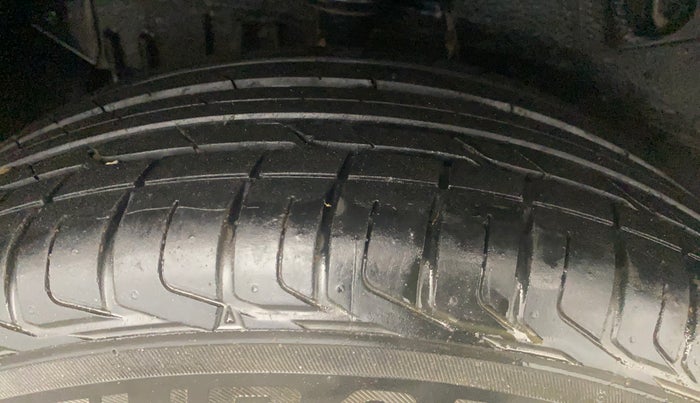 2020 Tata NEXON XM PETROL, Petrol, Manual, 80,137 km, Right Rear Tyre Tread