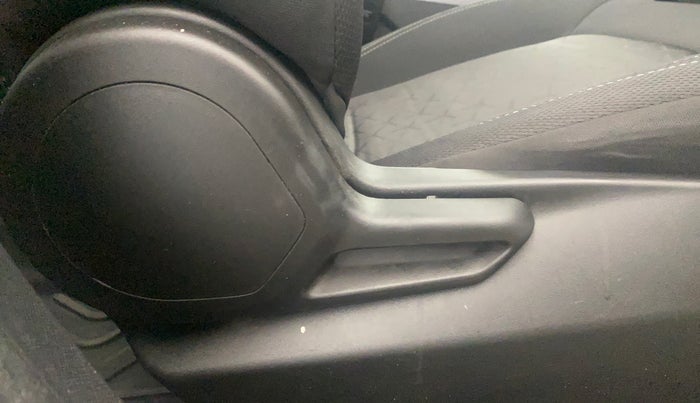 2020 Tata NEXON XM PETROL, Petrol, Manual, 80,137 km, Driver Side Adjustment Panel