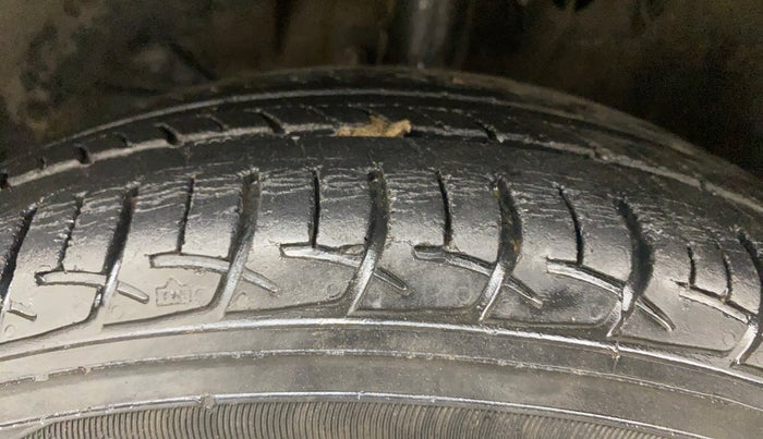 2017 Maruti Baleno DELTA PETROL 1.2, Petrol, Manual, 32,412 km, Left Front Tyre Tread