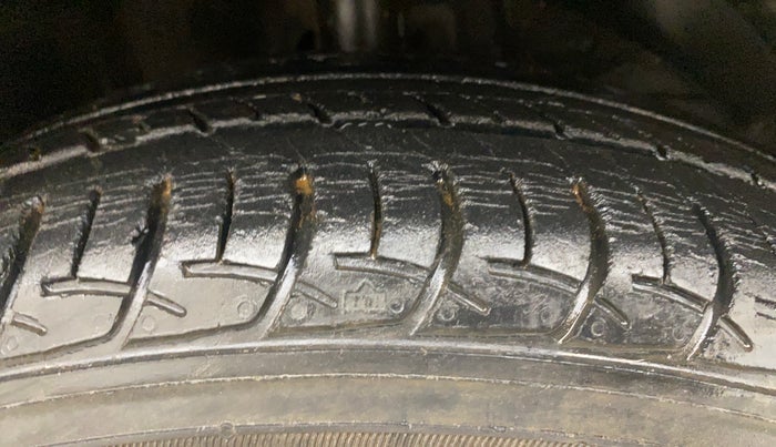 2017 Maruti Baleno DELTA PETROL 1.2, Petrol, Manual, 32,412 km, Right Front Tyre Tread