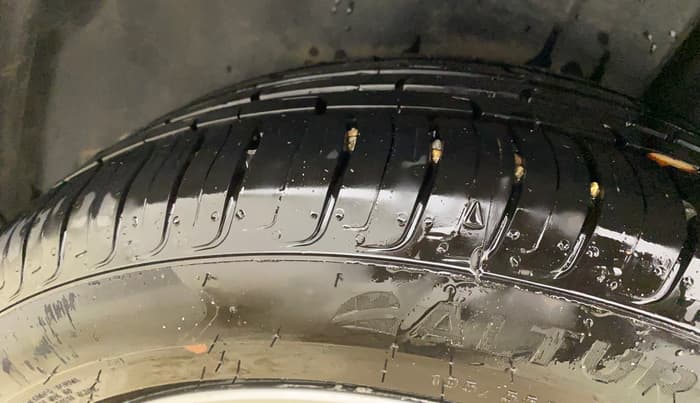 2018 Maruti Ciaz ALPHA 1.4 PETROL, Petrol, Manual, 62,703 km, Left Rear Tyre Tread