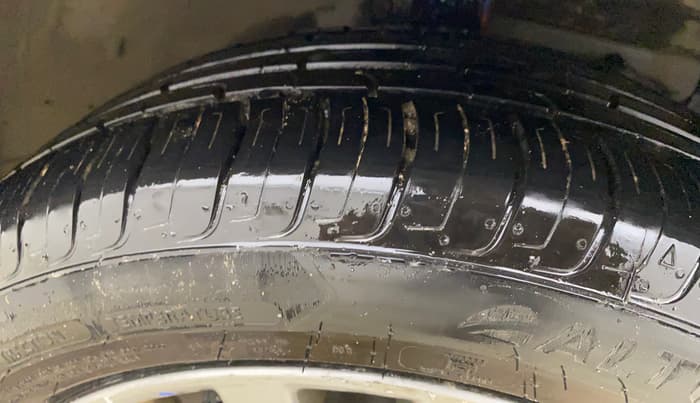 2018 Maruti Ciaz ALPHA 1.4 PETROL, Petrol, Manual, 62,703 km, Right Front Tyre Tread