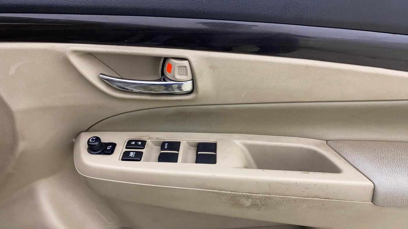 2018 Maruti Ciaz ALPHA 1.4 PETROL, Petrol, Manual, 62,759 km, Driver Side Door Panels Control