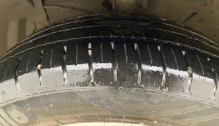 2018 Maruti Ciaz ALPHA 1.4 PETROL, Petrol, Manual, 62,703 km, Left Front Tyre Tread