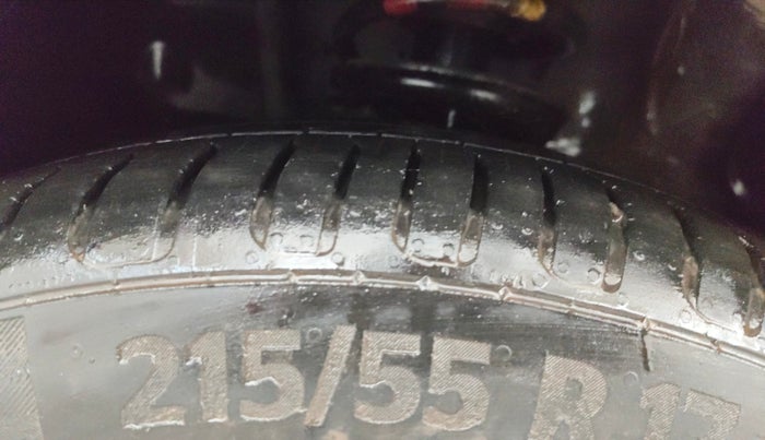 2021 MG ASTOR SAVVY 1.5 CVT S RED, Petrol, Automatic, 24,954 km, Left Front Tyre Tread