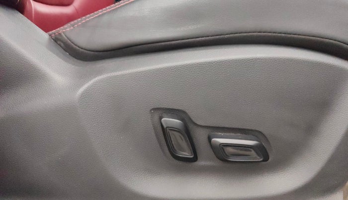 2021 MG ASTOR SAVVY 1.5 CVT S RED, Petrol, Automatic, 24,954 km, Driver Side Adjustment Panel