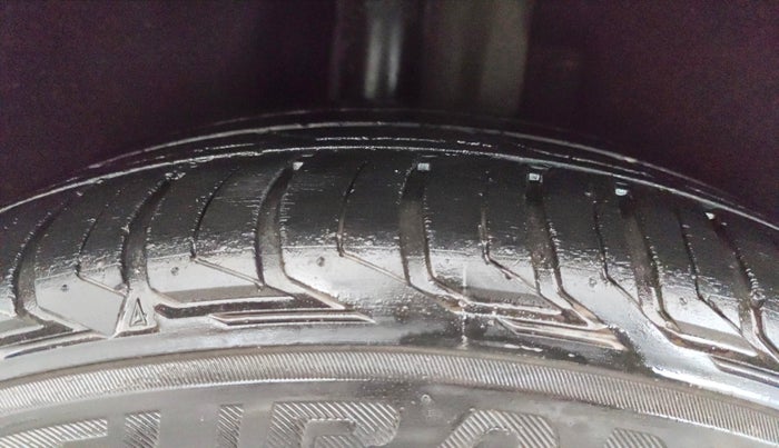 2021 MG ASTOR SAVVY 1.5 CVT S RED, Petrol, Automatic, 24,954 km, Right Rear Tyre Tread