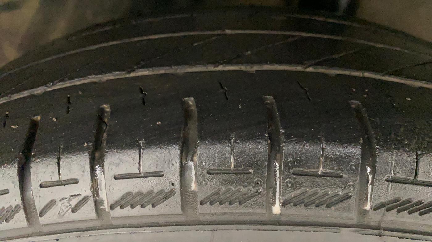 2011 Maruti Swift VXI, Petrol, Manual, 1,04,295 km, Left Rear Tyre Tread