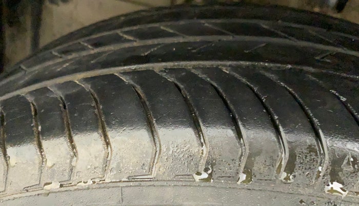 2022 Maruti Vitara Brezza VXI AT SHVS, Petrol, Automatic, 17,941 km, Left Front Tyre Tread