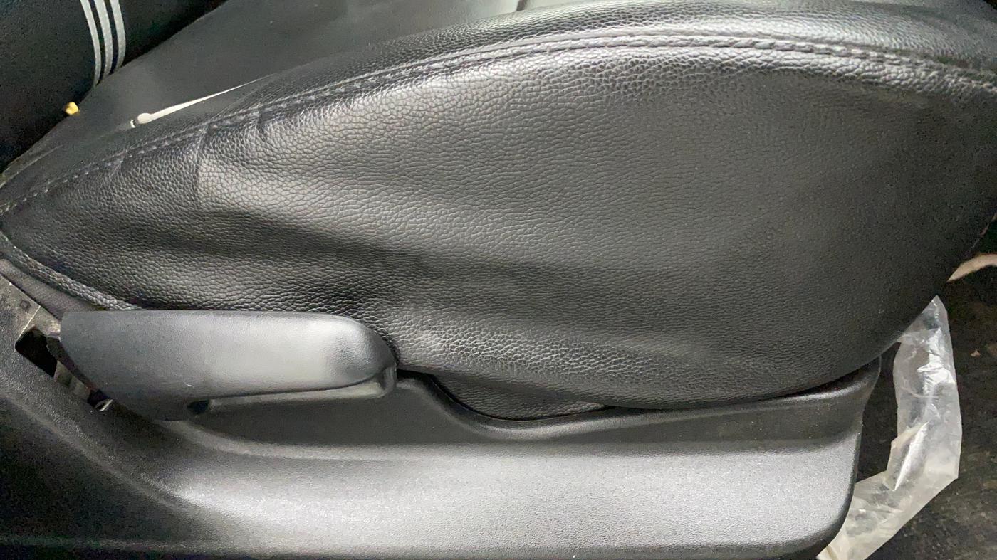 2022 Maruti Vitara Brezza VXI AT SHVS, Petrol, Automatic, 17,941 km, Driver Side Adjustment Panel
