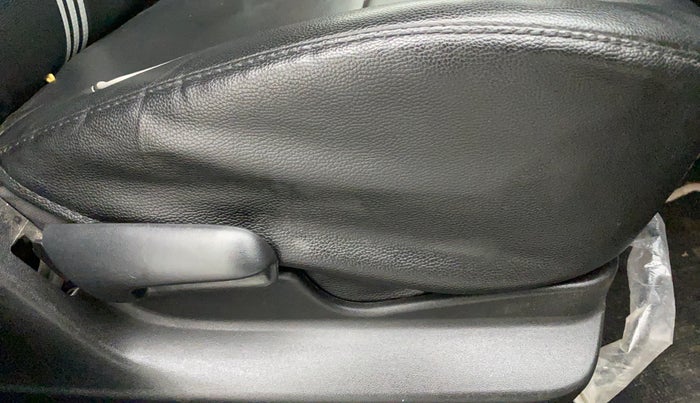 2022 Maruti Vitara Brezza VXI AT SHVS, Petrol, Automatic, 17,941 km, Driver Side Adjustment Panel