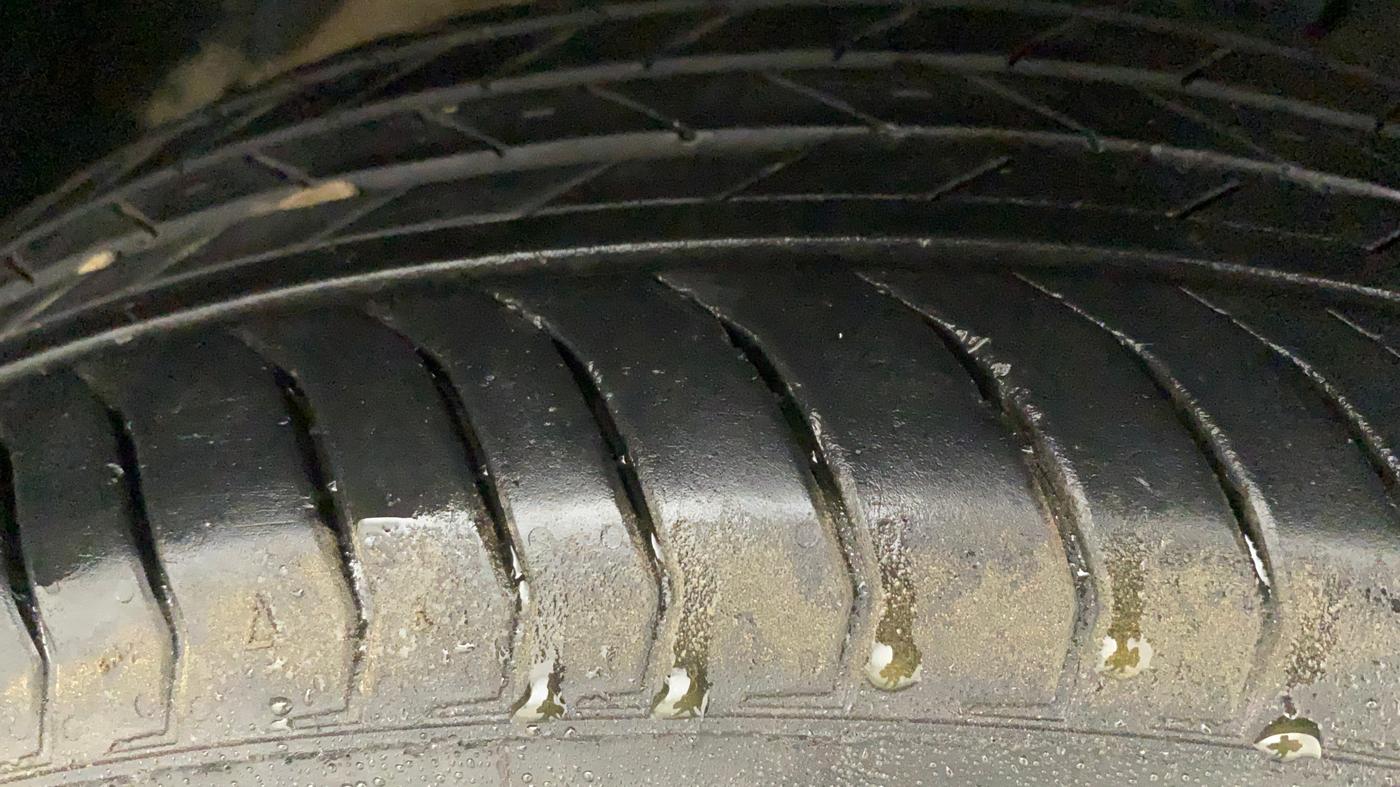 2022 Maruti Vitara Brezza VXI AT SHVS, Petrol, Automatic, 17,941 km, Right Front Tyre Tread