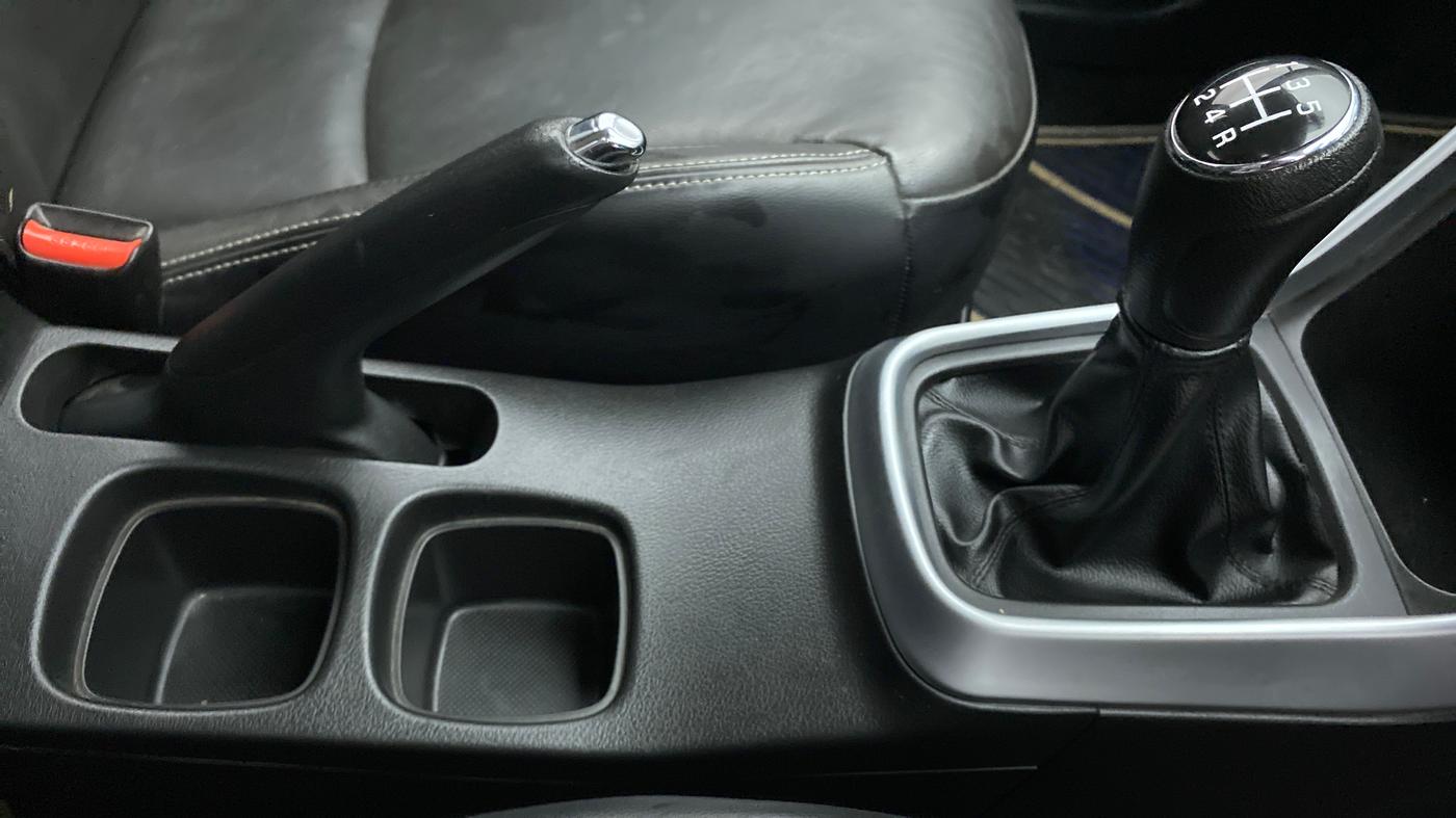 2020 Maruti S Cross ALPHA 1.5, Petrol, Manual, 21,540 km, Gear Lever