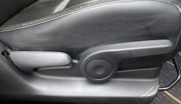 2020 Maruti S Cross ALPHA 1.5, Petrol, Manual, 21,540 km, Driver Side Adjustment Panel