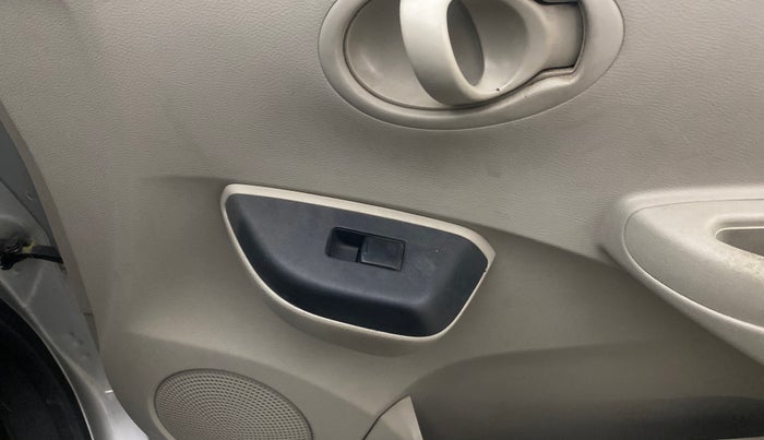 2016 Datsun Go T, Petrol, Manual, 51,437 km, Driver Side Door Panels Control