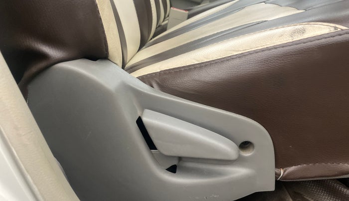 2016 Datsun Go T, Petrol, Manual, 51,437 km, Driver Side Adjustment Panel