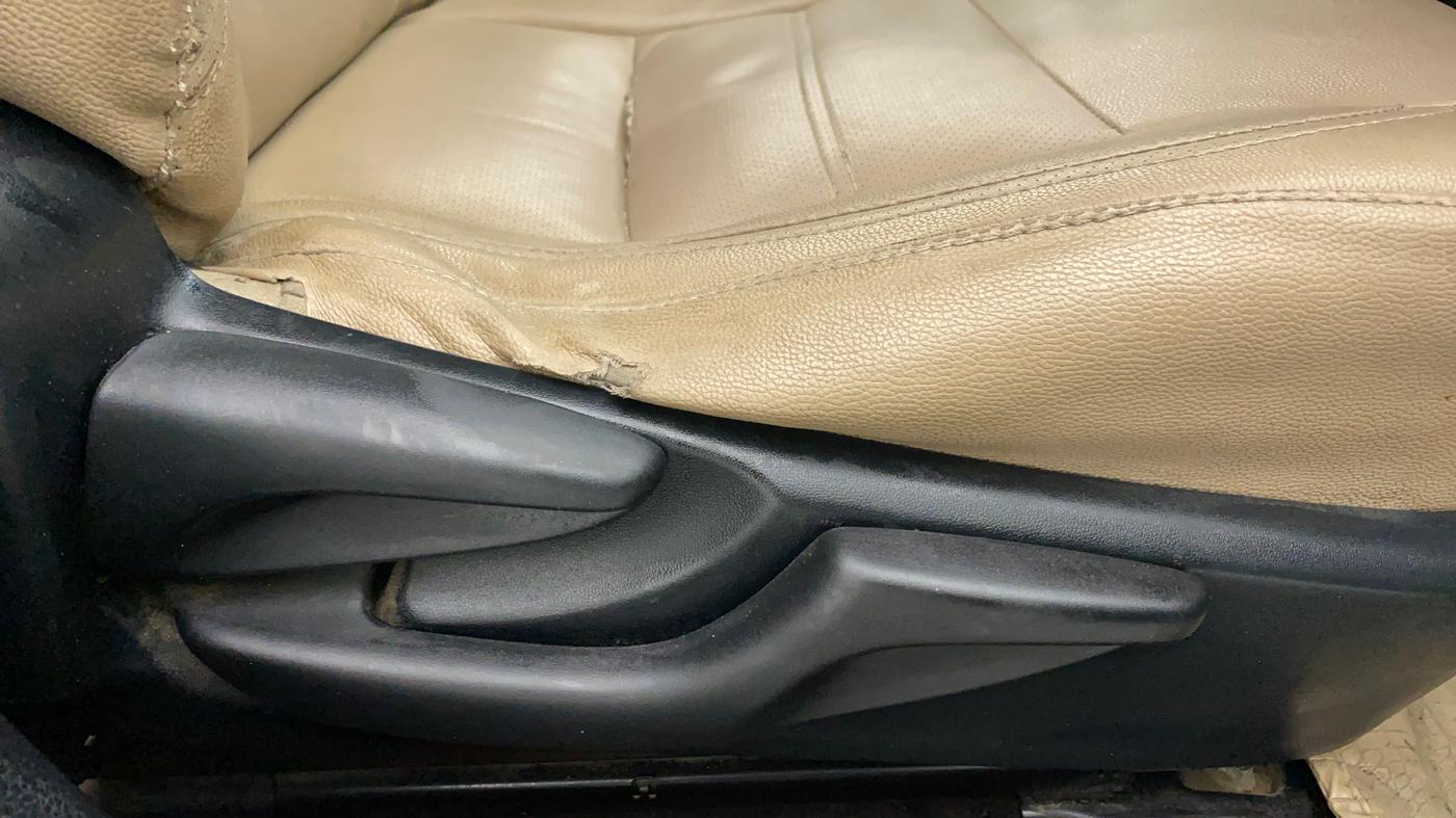 2015 Toyota Corolla Altis G, Petrol, Manual, 31,229 km, Driver Side Adjustment Panel