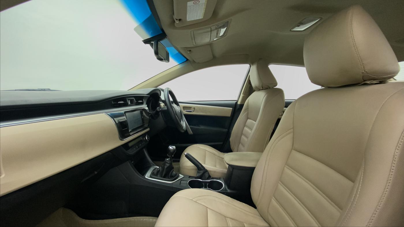 2015 Toyota Corolla Altis G, Petrol, Manual, 31,229 km, Right Side Front Door Cabin