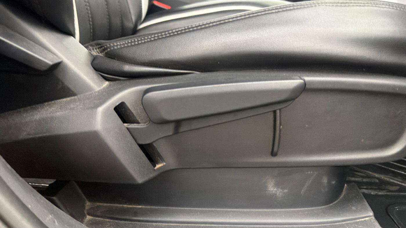 2024 Tata ALTROZ XZA, Petrol, Automatic, 61,992 km, Driver Side Adjustment Panel