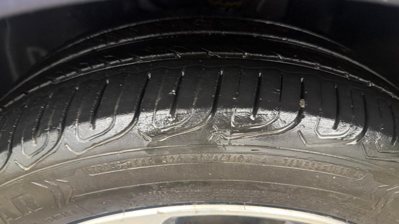 2024 Tata ALTROZ XZA, Petrol, Automatic, 61,992 km, Left Front Tyre Tread