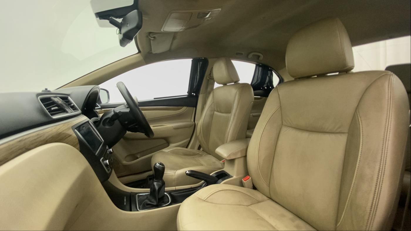 2018 Maruti Ciaz ALPHA DIESEL 1.3, Diesel, Manual, 94,027 km, Right Side Front Door Cabin