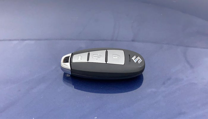 2018 Maruti Ciaz ALPHA DIESEL 1.3, Diesel, Manual, 94,027 km, Lock system - Keyless sensor not working