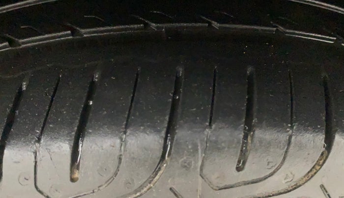 2015 Honda Amaze 1.2L I-VTEC SX, Petrol, Manual, 63,953 km, Left Front Tyre Tread