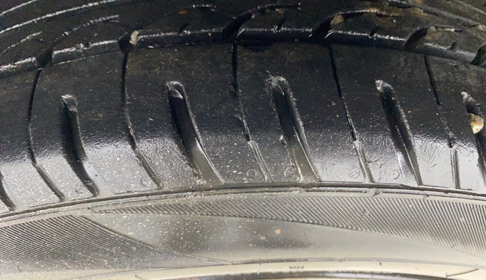 2015 Hyundai Grand i10 SPORTZ 1.2 KAPPA VTVT, Petrol, Manual, 73,343 km, Left Front Tyre Tread