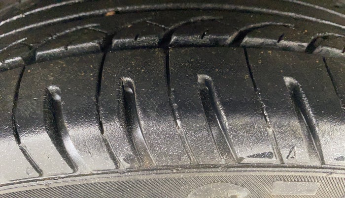 2015 Hyundai Grand i10 SPORTZ 1.2 KAPPA VTVT, Petrol, Manual, 73,343 km, Right Front Tyre Tread