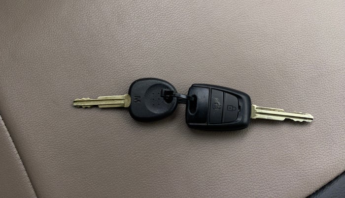 2015 Hyundai Grand i10 SPORTZ 1.2 KAPPA VTVT, Petrol, Manual, 73,343 km, Key Close Up