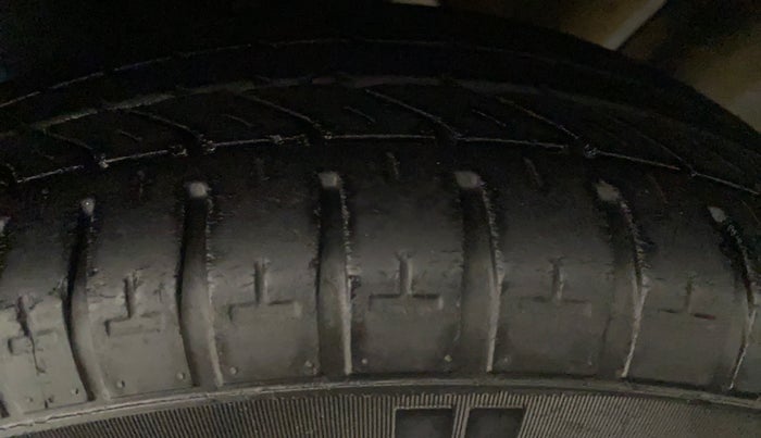 2013 Hyundai Eon MAGNA +, Petrol, Manual, 96,545 km, Left Rear Tyre Tread