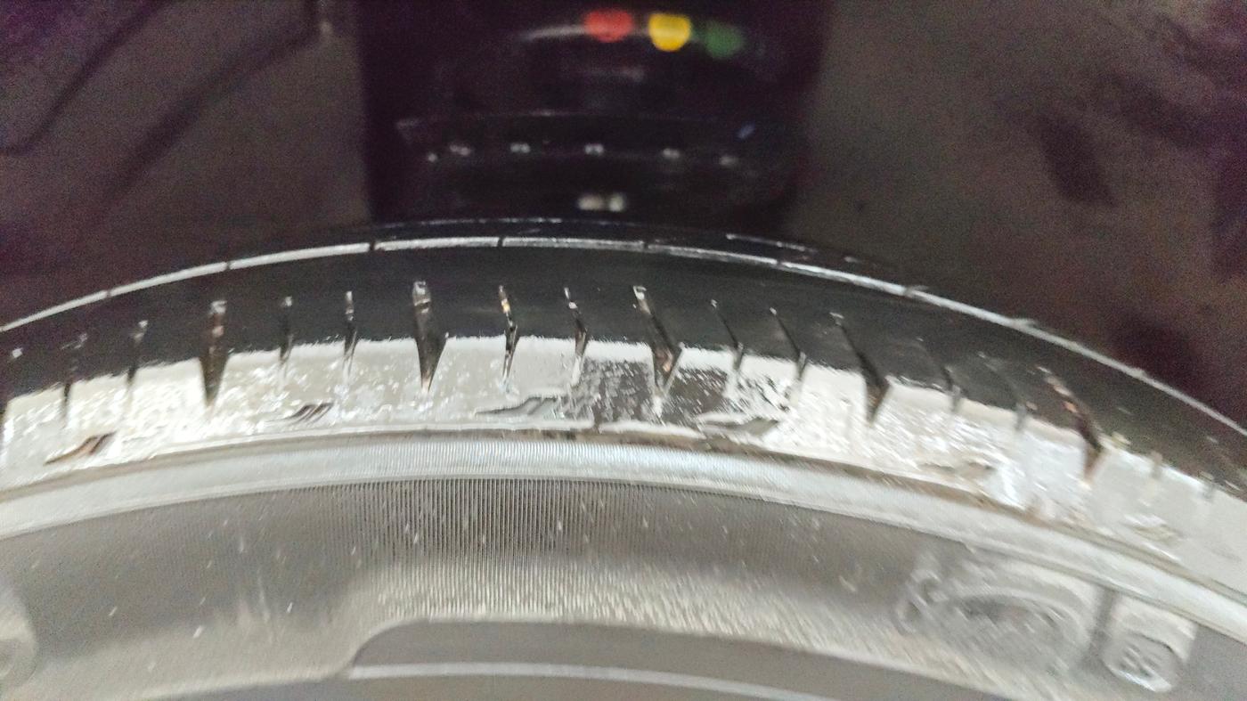 2024 Tata Harrier FEARLESS DARK EDITION AT, Diesel, Automatic, 44,841 km, Right Front Tyre Tread