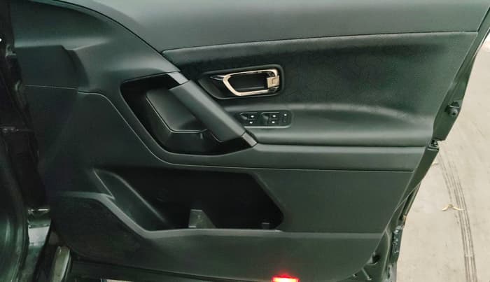 2024 Tata Harrier FEARLESS DARK EDITION AT, Diesel, Automatic, 44,841 km, Driver Side Door Panels Control