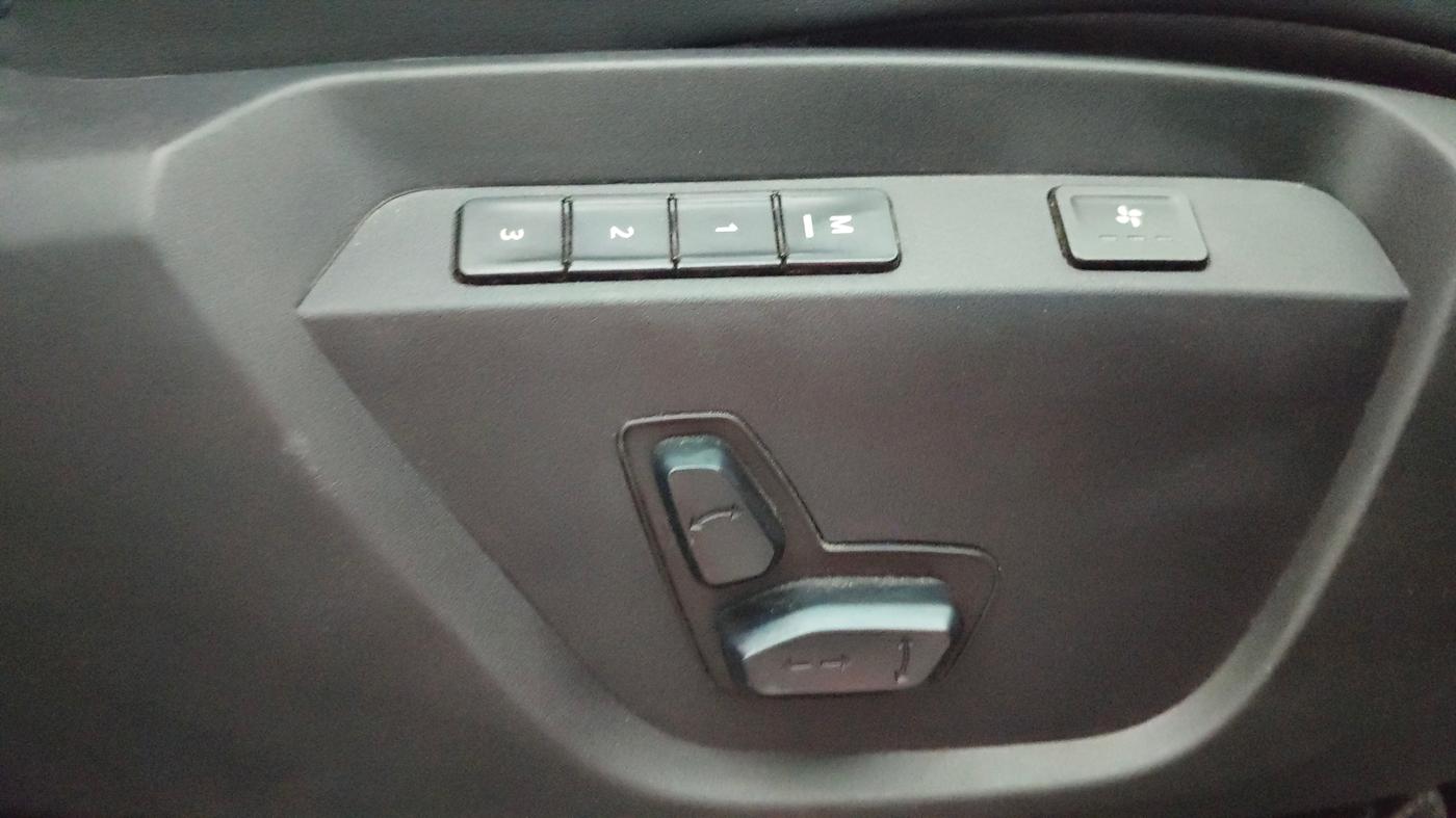 2024 Tata Harrier FEARLESS DARK EDITION AT, Diesel, Automatic, 44,841 km, Driver Side Adjustment Panel