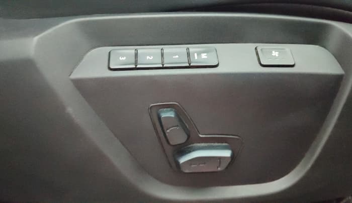 2024 Tata Harrier FEARLESS DARK EDITION AT, Diesel, Automatic, 44,841 km, Driver Side Adjustment Panel