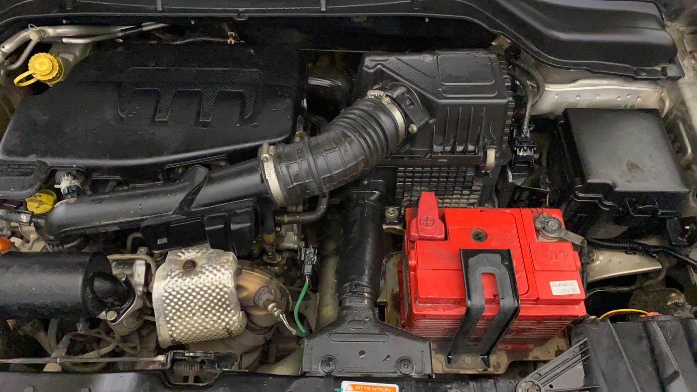 2020 Mahindra XUV300 W6 1.2 PETROL, Petrol, Manual, 1,16,712 km, Engine View - Left