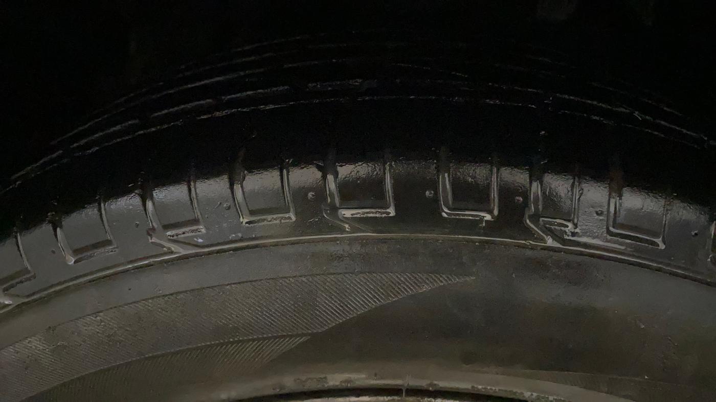 2020 Mahindra XUV300 W6 1.2 PETROL, Petrol, Manual, 1,16,712 km, Left Front Tyre Tread