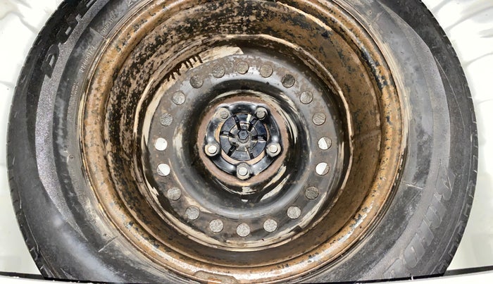 2020 Mahindra XUV300 W6 1.2 PETROL, Petrol, Manual, 1,16,899 km, Spare Tyre