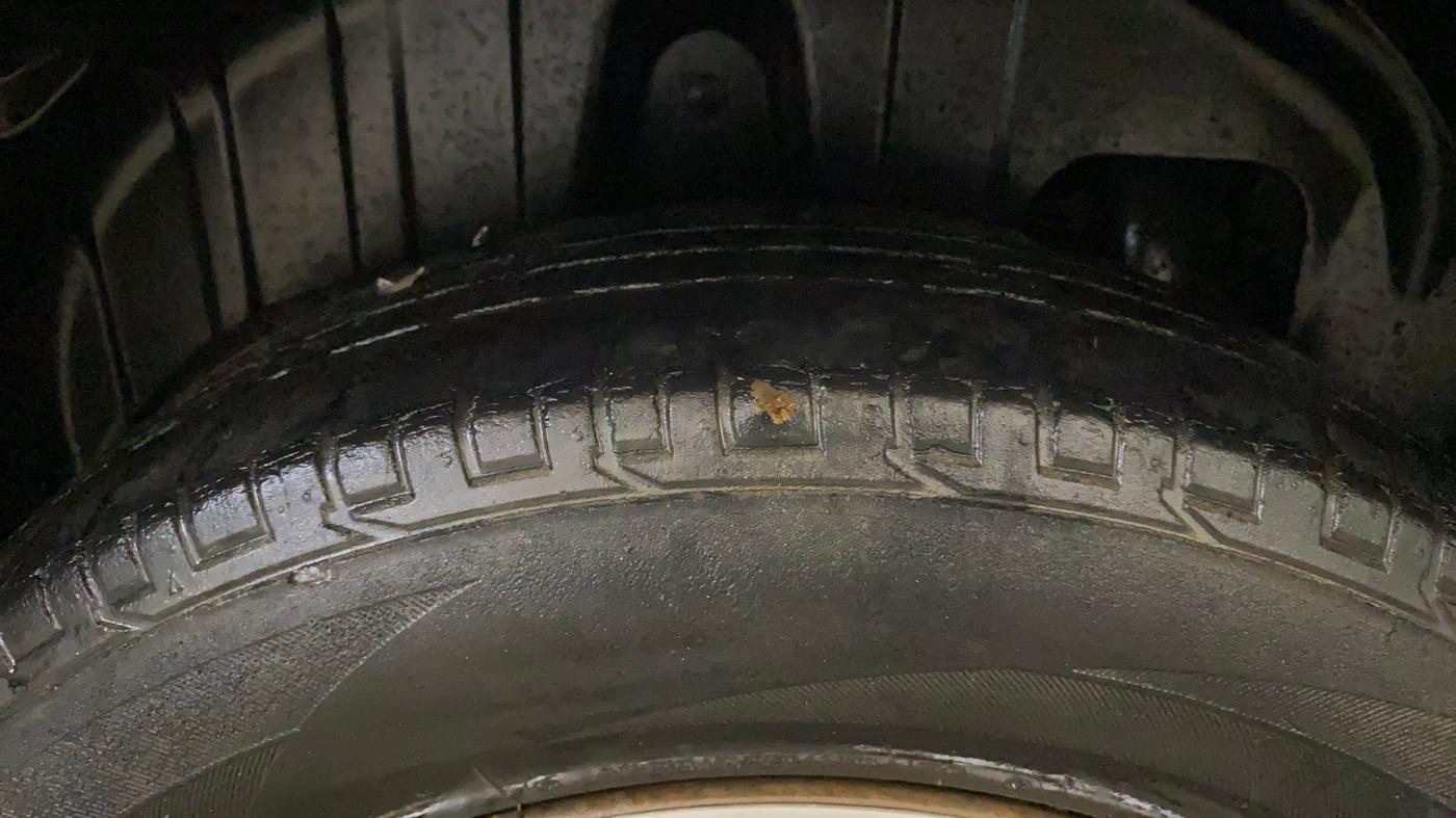 2020 Mahindra XUV300 W6 1.2 PETROL, Petrol, Manual, 1,16,712 km, Right Rear Tyre Tread