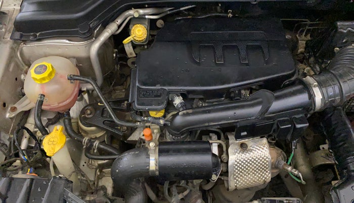 2020 Mahindra XUV300 W6 1.2 PETROL, Petrol, Manual, 1,16,899 km, Engine View - Right