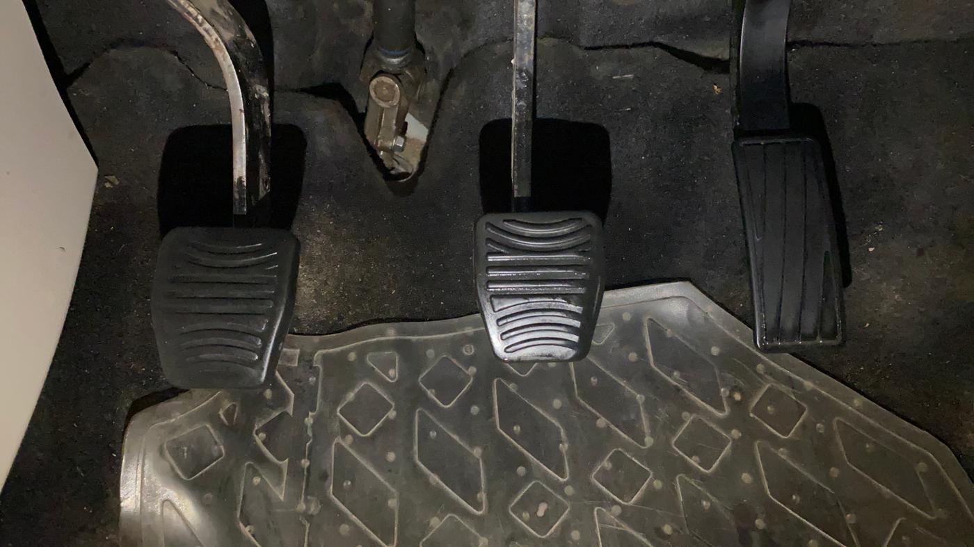 2020 Mahindra XUV300 W6 1.2 PETROL, Petrol, Manual, 1,16,712 km, Pedals